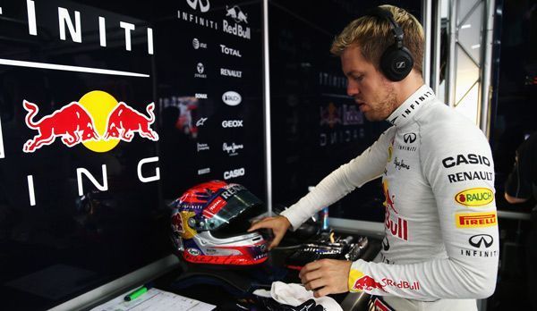 
                <strong>Volle Konzentration</strong><br>
                Vor dem Kampf um die Pole Position ist bei Sebastian Vettel volle Konzentration gefragt. Die letzten Vorbereitungen für das Qualifying laufen
              