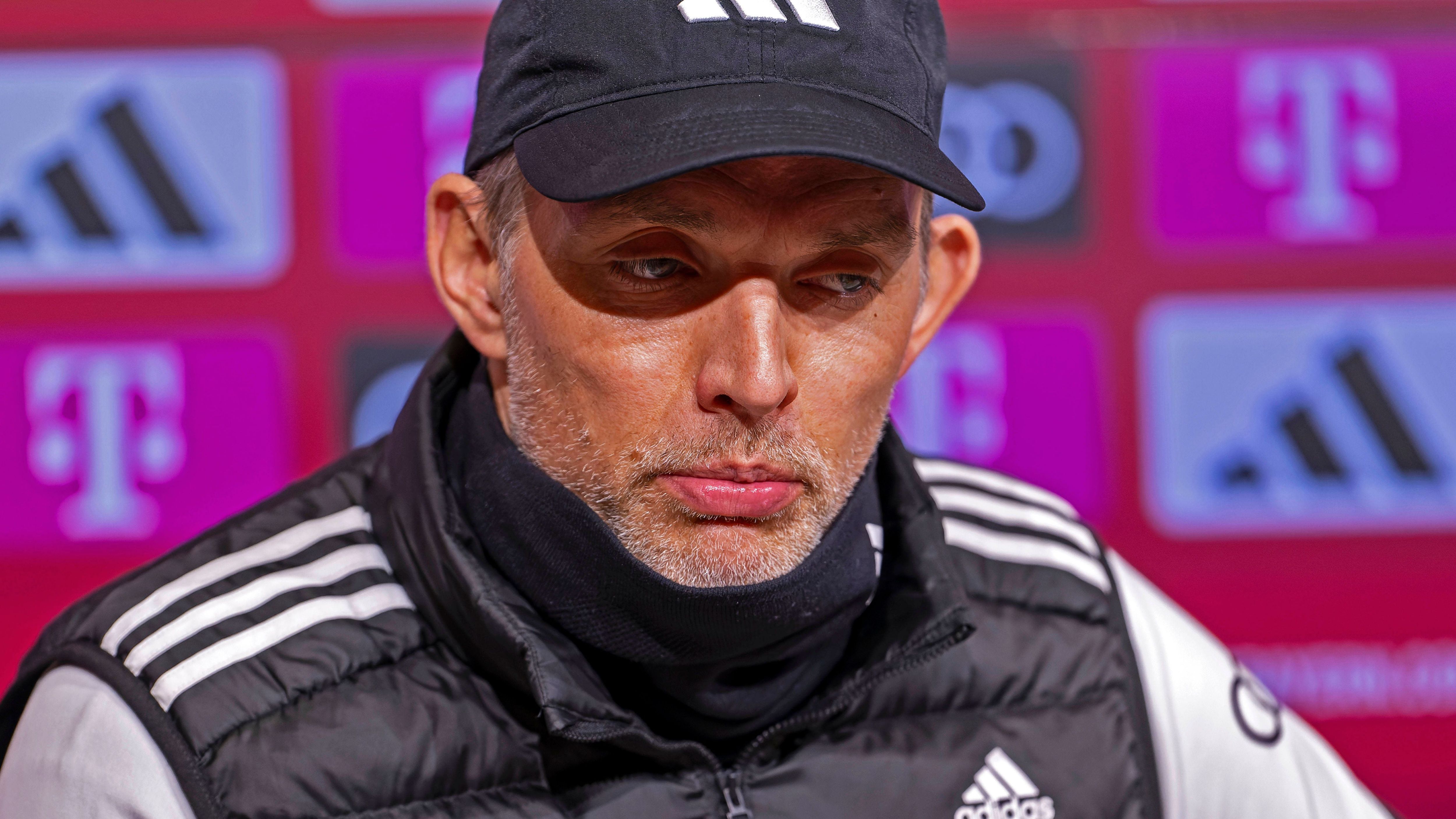 <strong>Tuchel wird an den Nebenkriegsschauplätzen scheitern</strong> <br>Er musste sich wehren, Tuchel hatte keine andere Wahl. Dietmar Hamann war mit seiner Kritik und seinen Behauptungen über das Ziel hinausgeschossen. Deshalb war es richtig, dass Tuchel am Wochenende noch einmal Stellung bezog. Das Problem: Es wird irgendwie kein Schlussstrich gezogen, die Zoffereien ziehen sich durch die gesamte Saison.