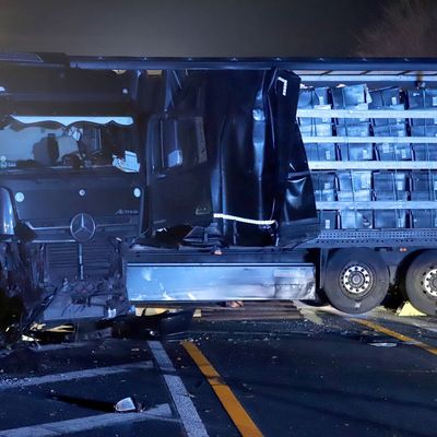 Lkw-Fahrer verursacht Chaosfahrt mit mehreren Unfällen