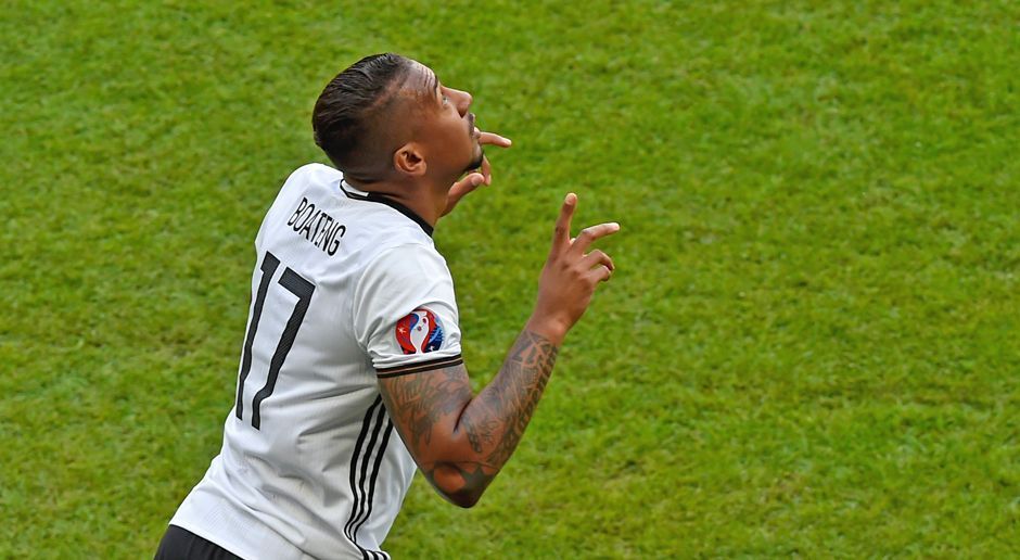 
                <strong>Jerome Boateng</strong><br>
                Abwehr: Jerome BoatengDeutsche NationalmannschaftÖzil: "Ich habe noch nie einen Verteidiger wie ihn gesehen. Er hat wirklich alles."
              