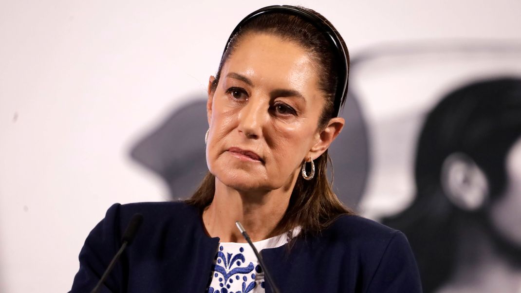 Mexikos Präsidentin, Claudia Sheinbaum Pardo, spricht bei einer Pressekoferenz im National Palace am 21. April 2025 in Mexico City, Mexico.