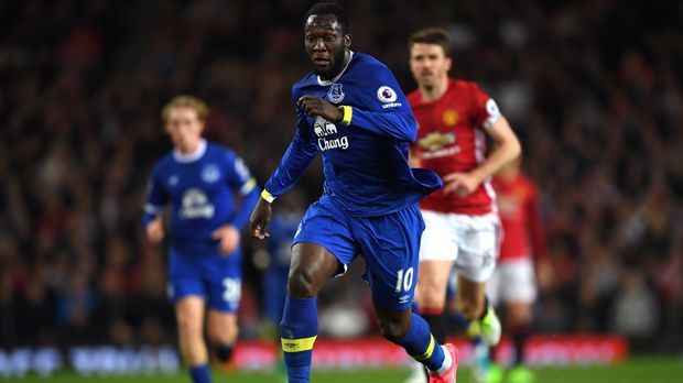 
                <strong>Angriff</strong><br>
                Romelu Lukaku (FC Everton)
              