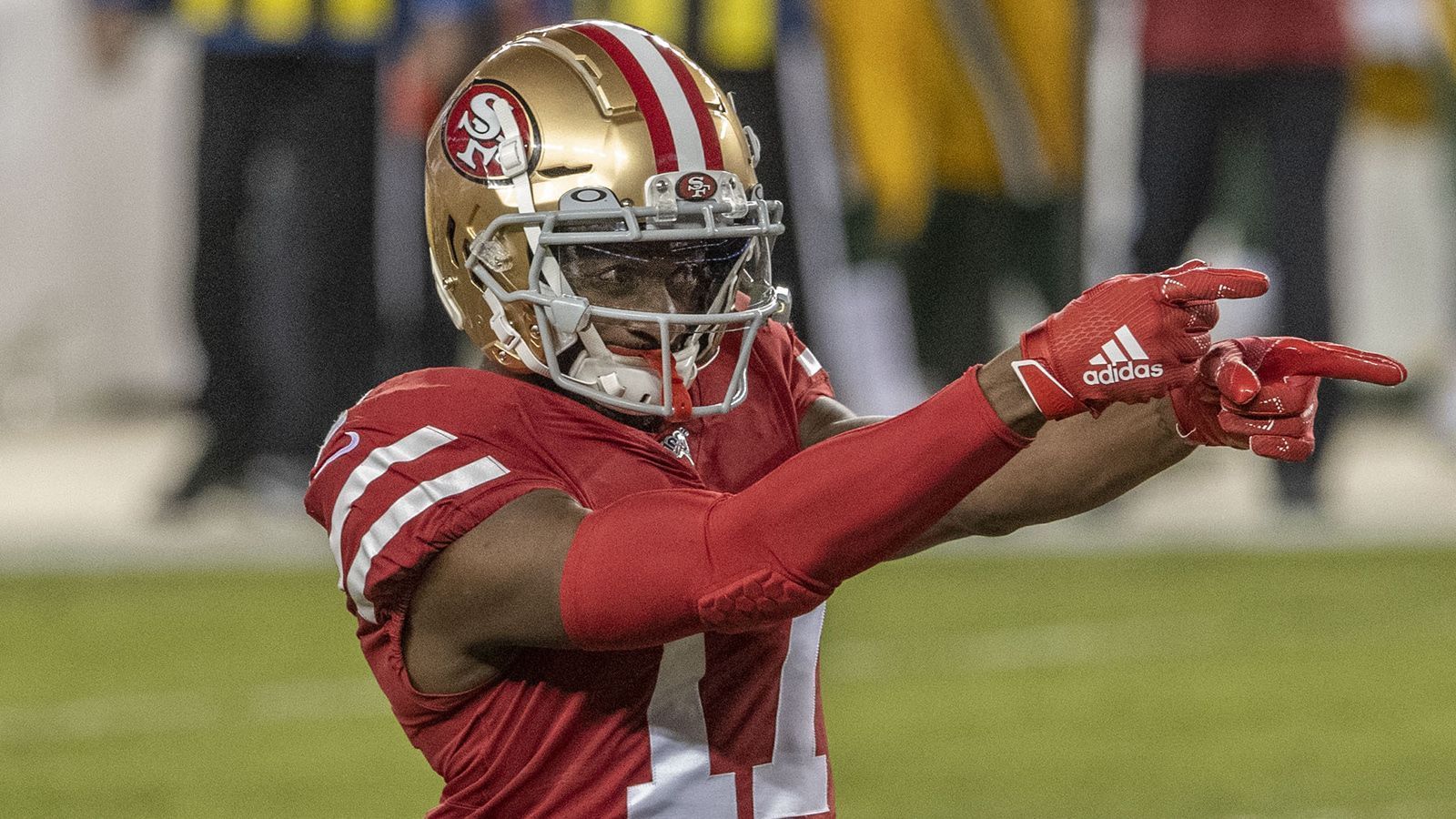 
                <strong>Emmanuel Sanders (San Francisco 49ers)</strong><br>
                Für Wide Receiver Emanuel Sanders von den San Francisco 49ers beginnt die Vorbereitung auf der heimischen Couch. Vor jedem Spieltag sorgt der Passempfänger an der Konsole dafür, dass das gegnerische Team beim NFL-Videospiel Madden erstmal eine ordentliche Niederlage kassiert.
              