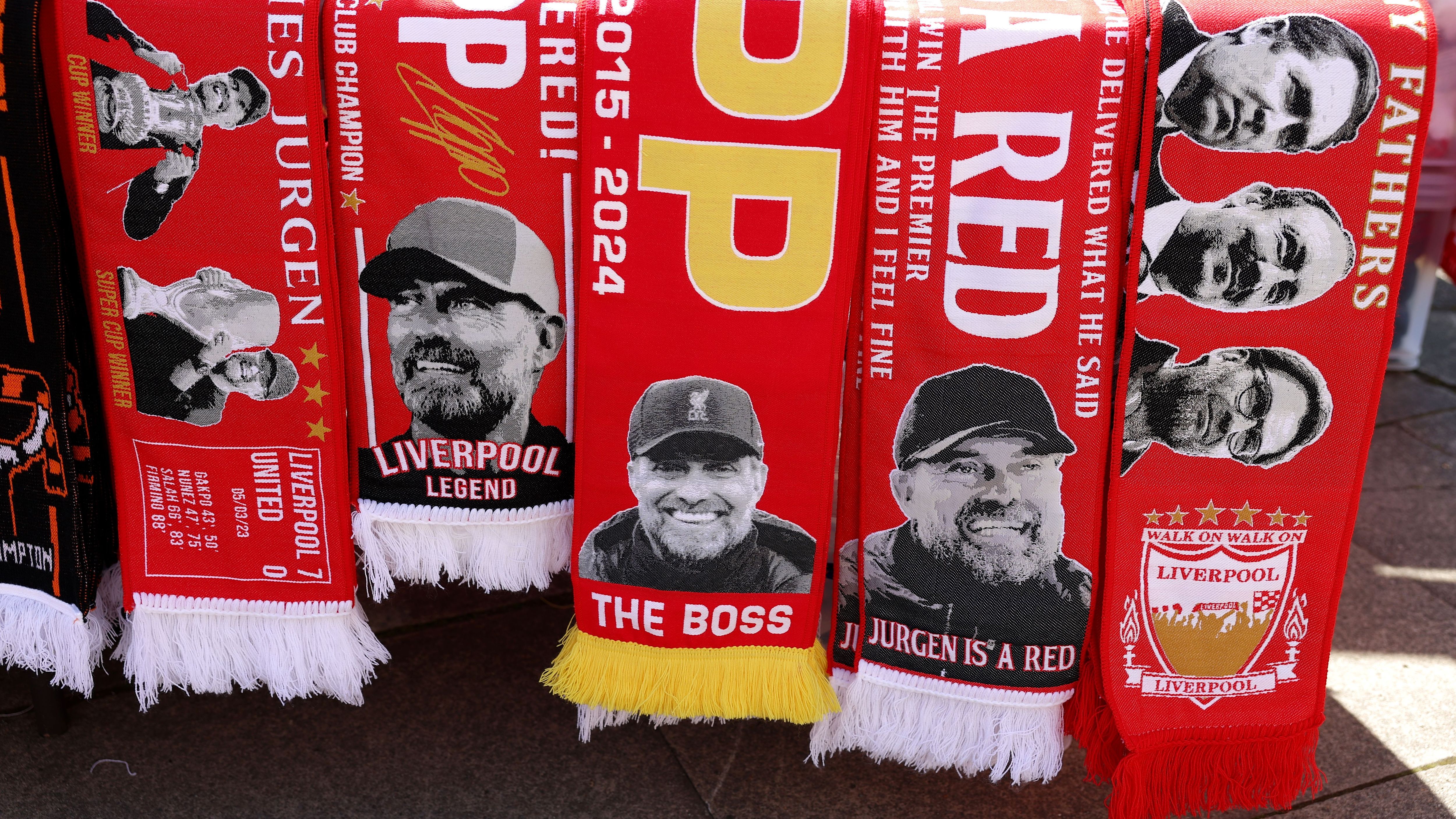 <strong>Alle Augen auf Klopp</strong><br>Natürlich stand auch schon vor Spielbeginn und rund um das Stadion an der Anfield Road alles im Zeichen des Abschieds vom langjährigen Erfolgstrainer.