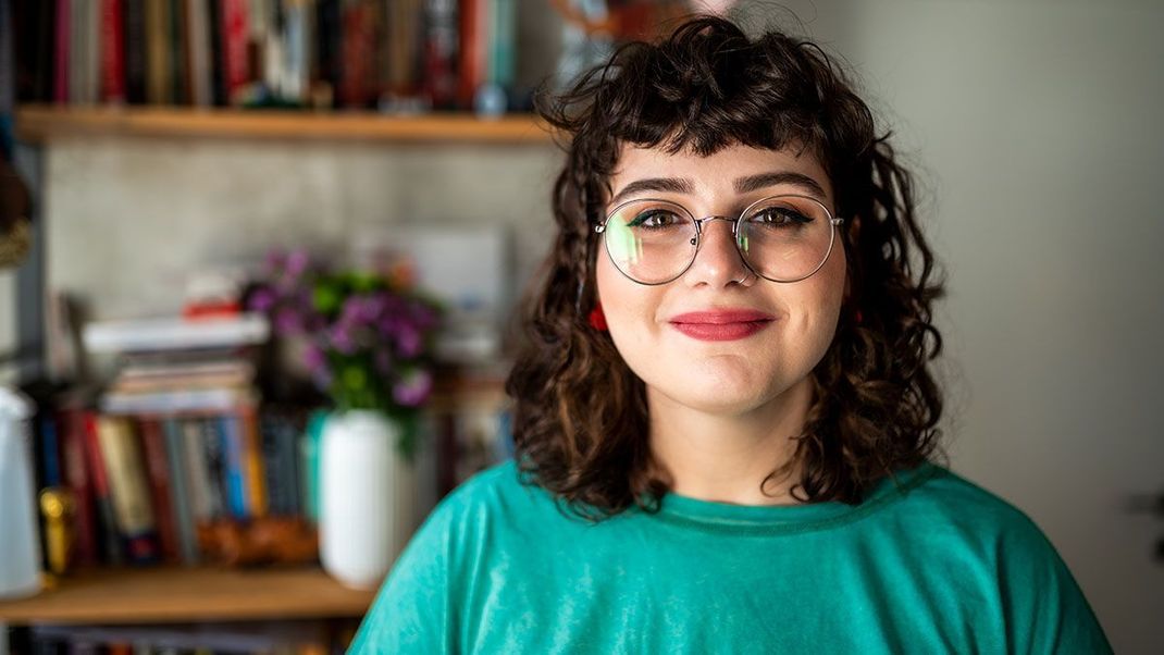 Wir verraten dir, was den Vokuhila-Haarschnitt so besonders macht und warum alle den angesagten Wolf-Cut-Hairstyle lieben.