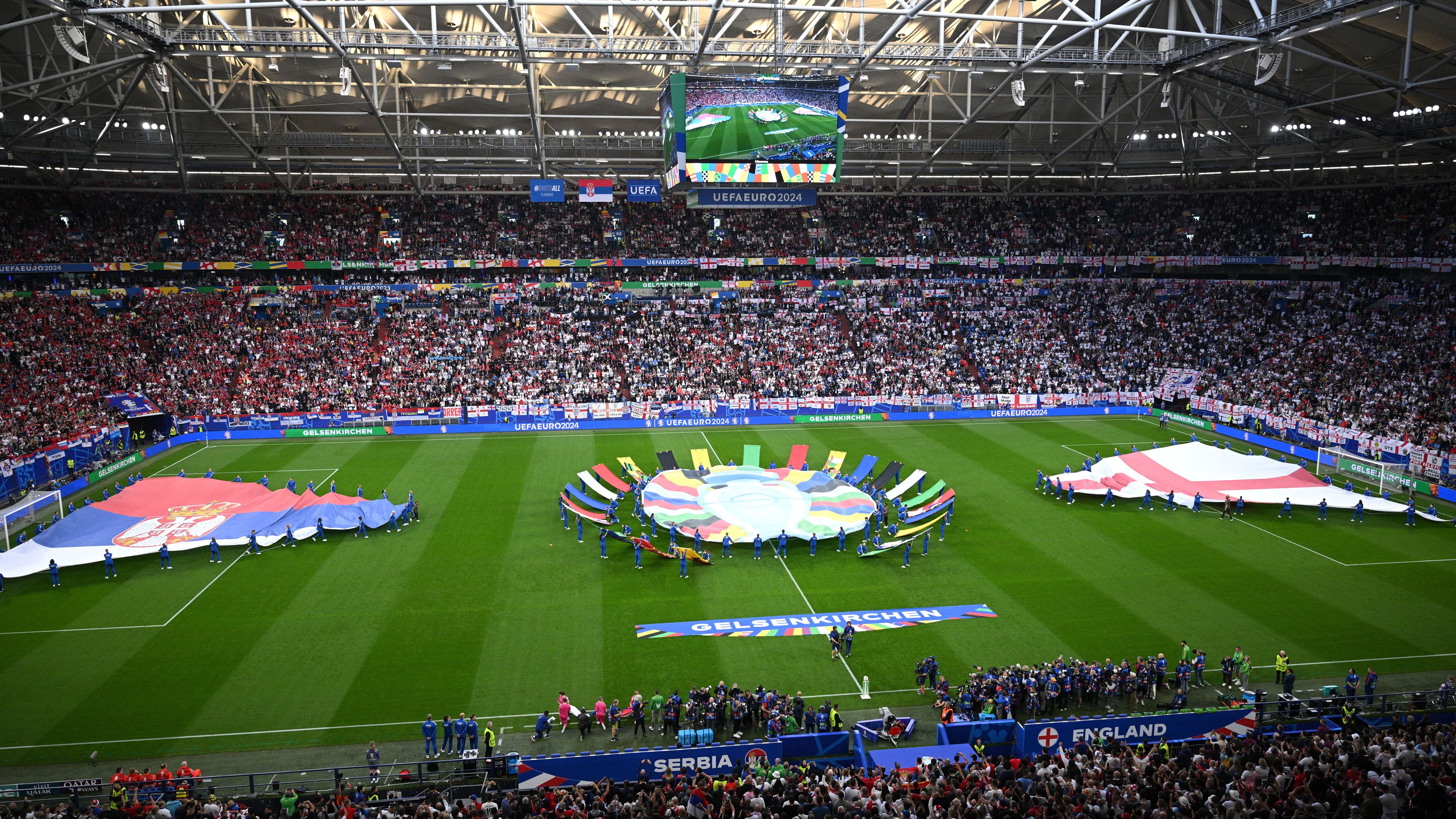 <strong>Beeindruckende Kulisse</strong><br>Über 60.000 Fans in Gelsenkirchen sorgten für eine von Beginn an beeindrucke Kulisse und Stimmung.