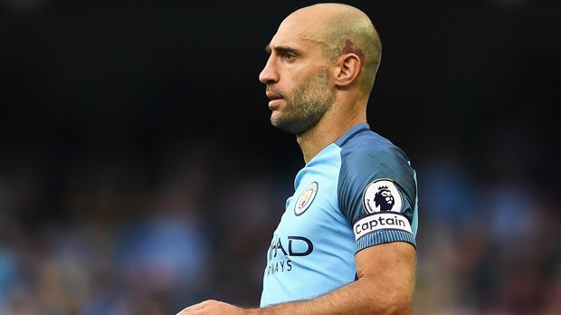 
                <strong>Pablo Zabaleta (Manchester City)</strong><br>
                Pablo Zabaleta (Manchester City): Der Argentinier darf sich ebenfalls als Gewinner unter Guardiola betrachten. Er ist derzeit hinten rechts in der Viererkette gesetzt. Dabei berichtete der "Corriere dello Sport" im Juli noch, dass der 31-Jährige zum AS Rom wechseln würde. Nun scheint der Routinier stattdessen in Manchester seinen zweiten Frühling zu erleben.
              