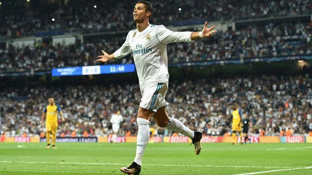 
                <strong>Cristiano Ronaldo: Die meisten Startelf-Einsätze</strong><br>
                Mit seinem Startelf-Einsatz am ersten Spieltag der Champions-League-Gruppenphase 2017/18 hat Cristiano Ronaldo den Rekord des ehemaligen Real-Stars Luis Figo gebrochen. Der 32-Jährige kommt nun auf 136 Spiele von Beginn (Figo war bisher mit 135 Spielen Rekordhalter) - das ist Spitzenwert für einen Feldspieler. Insgesamt lief Ronaldo in 145 Partien auf. In diesen Partien kommt CR7 auf 109 Tore - auch gegen APOEL Nikosia traf er. Nicht sein einziger Rekord an diesem Abend ...
              