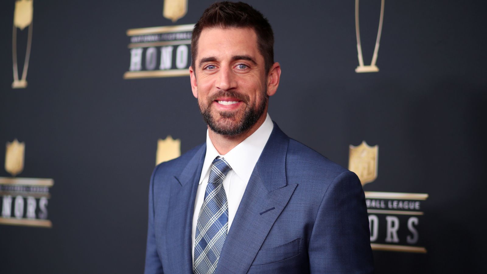 
                <strong>NFL Honors: Die Wett-Favoriten für jede Auszeichnung</strong><br>
                In Los Angeles, dem Ort des diesjährigen Super Bowls, werden in der Nacht zu Freitag deutscher Zeit (ab 2 Uhr LIVE im NFL Network auf ran.de) die NFL Honors verliehen. ran zeigt, wer laut den Buchmachern die besten Chancen auf die jeweiligen Awards hat. (Quelle: vegasinsider.com)
              