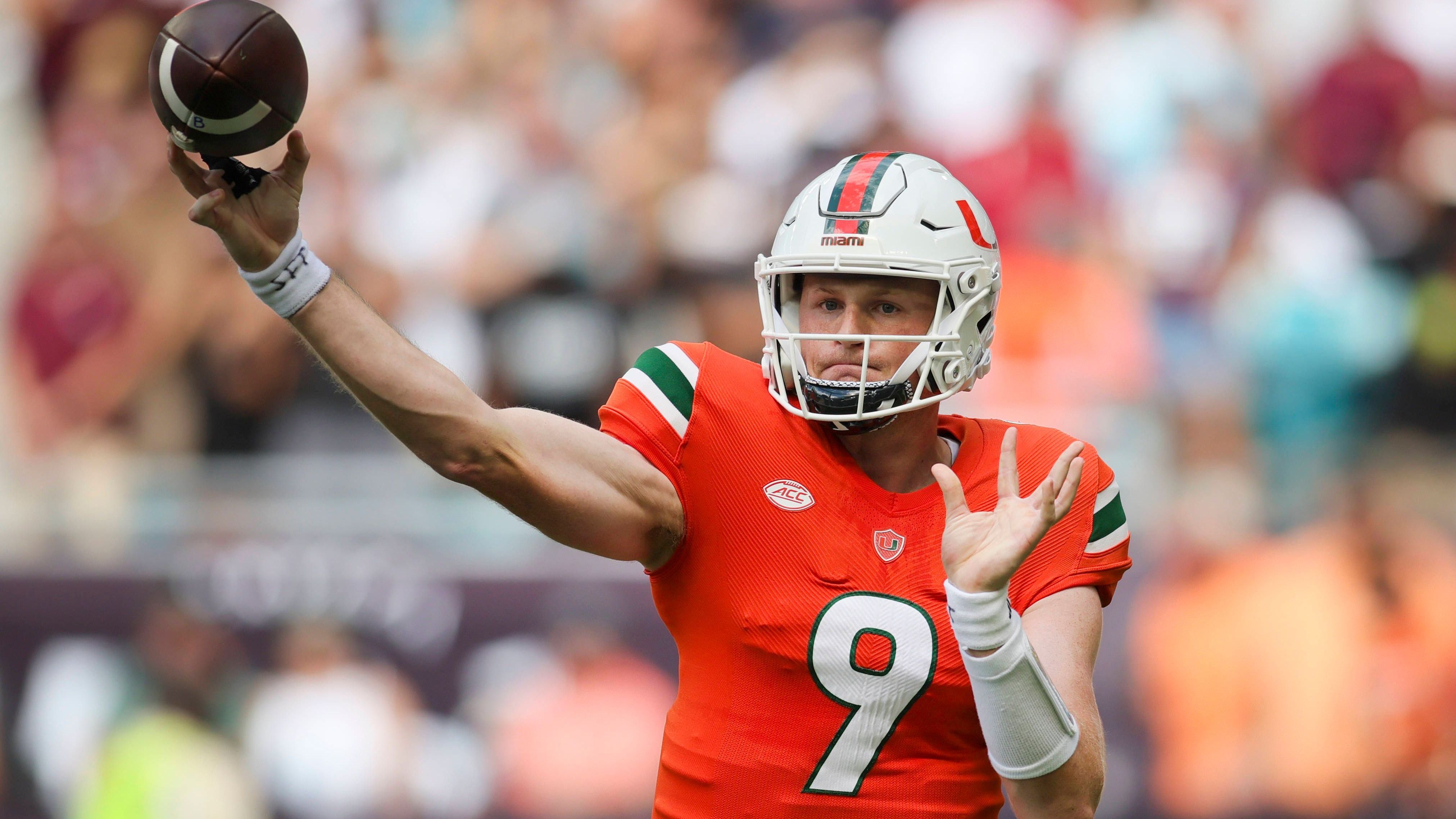<strong>20. Miami Hurricanes (vorher Platz 20)</strong><br>Schon am Donnerstag erfüllten die Hurricanes ihre Pflichtaufgabe gegen Bethune mit einem 48:7 Erfolg. Quarterback Tyler Van Dyke zeigt weiterhin, dass mit ihm viel möglich ist in dieser Offense. Durch die Niederlage der Volunteers rücken auch die Hurricanes nach vorne.