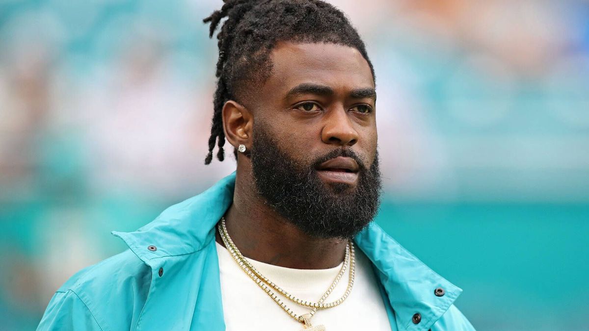November 18, 2020, USA: Miami Dolphins safety Reshad Jones on the field before his team s game against the Cincinnati Bengals at Hard Rock Stadium in Miami Gardens on Dec. 22, 2019. USA - ZUMAm67_ ...