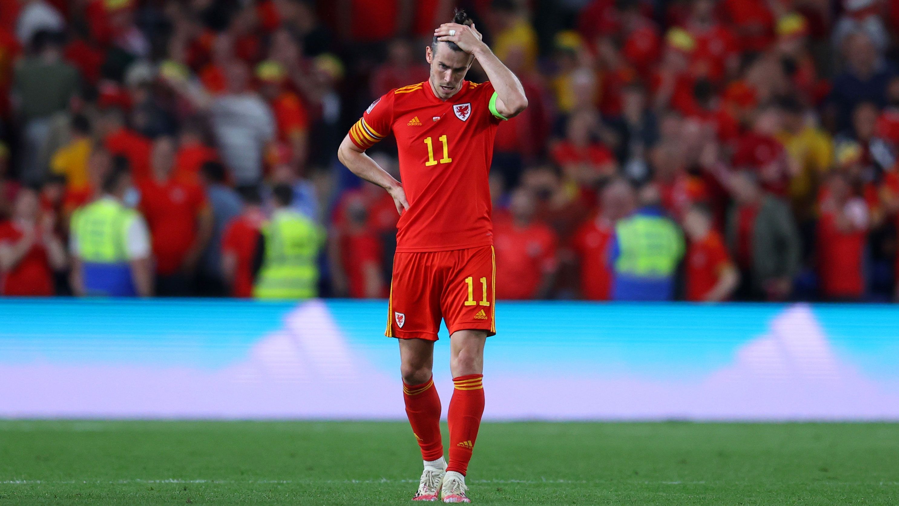 
                <strong>Gareth Bale (Wales)</strong><br>
                Die Waliser um Superstar Gareth Bale retteten sich mit einem 1:1 im letzten Spiel gegen Belgien noch in die Playoffs. Für Wales wäre es bei einer Qualifikation die erste WM-Teilnahme seit 1958. All die Jahre danach waren die Briten in der Quali-Runde gescheitert. Auch für Bale wäre es zum Ende seiner Karriere noch einmal ein Highlight, an der Weltmeisterschaft in Katar teilzunehmen. 
              