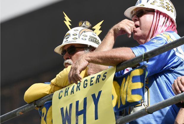 
                <strong>San Diego Chargers - Kansas City Chiefs 20:23</strong><br>
                Warum? Das fragen sich auch diese Herrschaften. Warum verlieren die Bolts ausgerechnet zu Hause gegen den Divisionsrivalen?
              