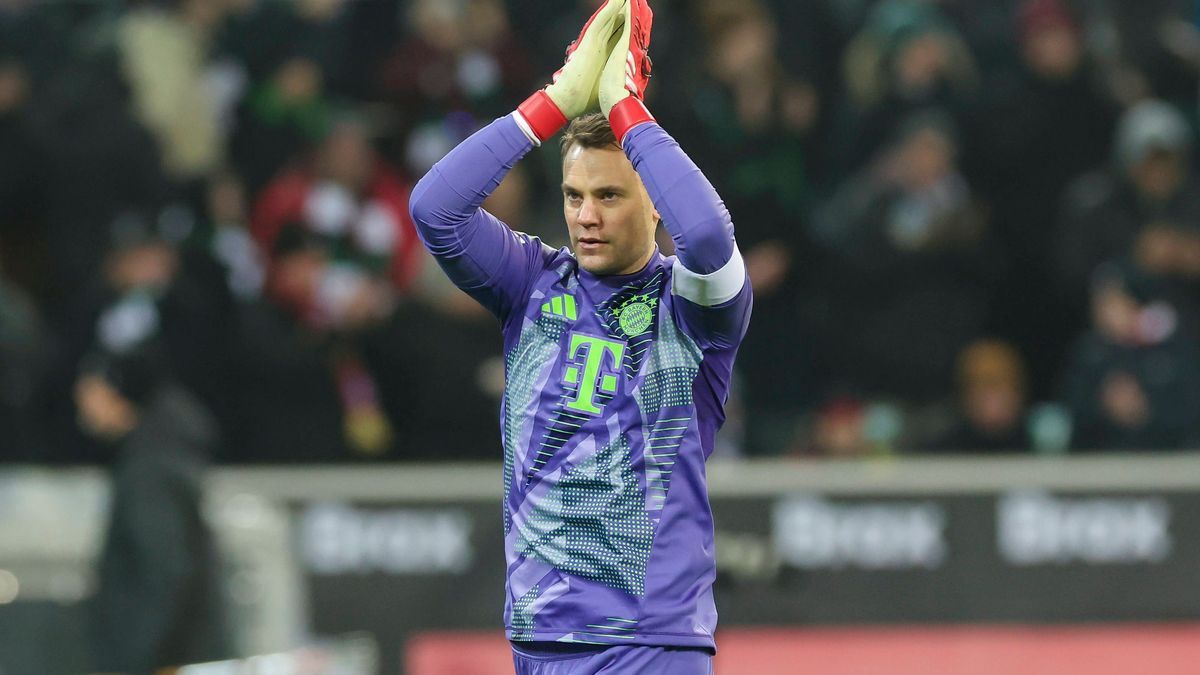 Torhueter Manuel Neuer (FC Bayern Muenchen) jubelt, Bundesliga, Borussia Mönchengladbach v FC Bayern München, Stadium in Borussia-Park am 11. January 2025 in Mönchengladbach, Deutschland. (Foto von...