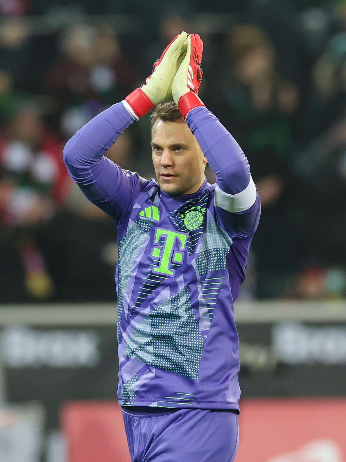 Torhueter Manuel Neuer (FC Bayern Muenchen) jubelt, Bundesliga, Borussia Mönchengladbach v FC Bayern München, Stadium in Borussia-Park am 11. January 2025 in Mönchengladbach, Deutschland. (Foto von...