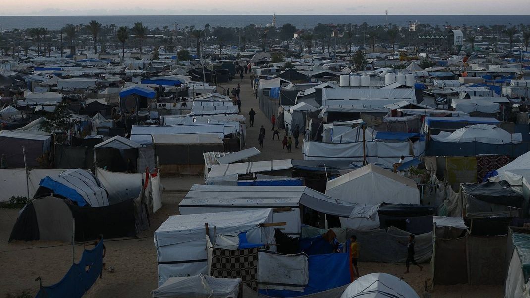 Geflüchtete in der Region Al-Mawasi finden Zuflucht in Zelten.