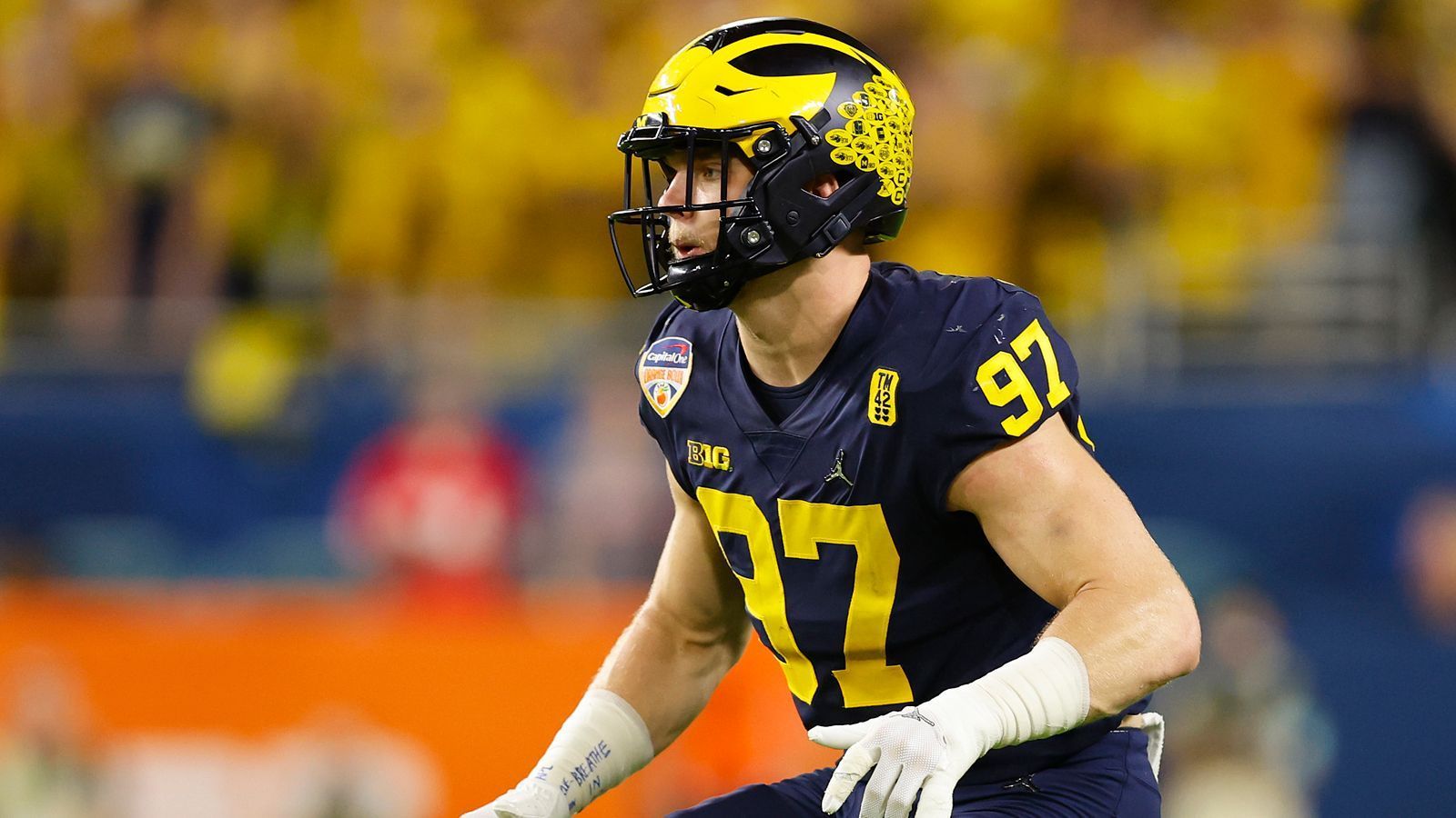 
                <strong>1. Pick: Jacksonville Jaguars - Aidan Hutchinson (Michigan), Edge Rusher</strong><br>
                Super gegen Lauf und Pass, der variabelste Edge Rusher im Draft und wohl kompletteste Spieler.Die Needs der Jaguars: Edge, OL, WR
              