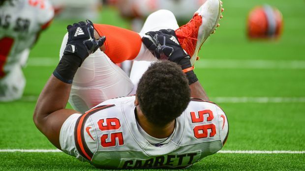 
                <strong>Verlierer: Cleveland Browns</strong><br>
                Sie können machen, was sie wollen, sie kommen einfach nicht in die Spur. Auch der erneute Quarterback-Wechsel von DeShone Kizer auf Kevin Hogan bringt nichts. Selbst das zweite Spiel von Myles Garrett, der eine gute Leistung zeigt hilft nicht. Anscheinend müssen doch Sonny Weaver und Vontae Mack bei den Cleveland Browns übernehmen ...
              