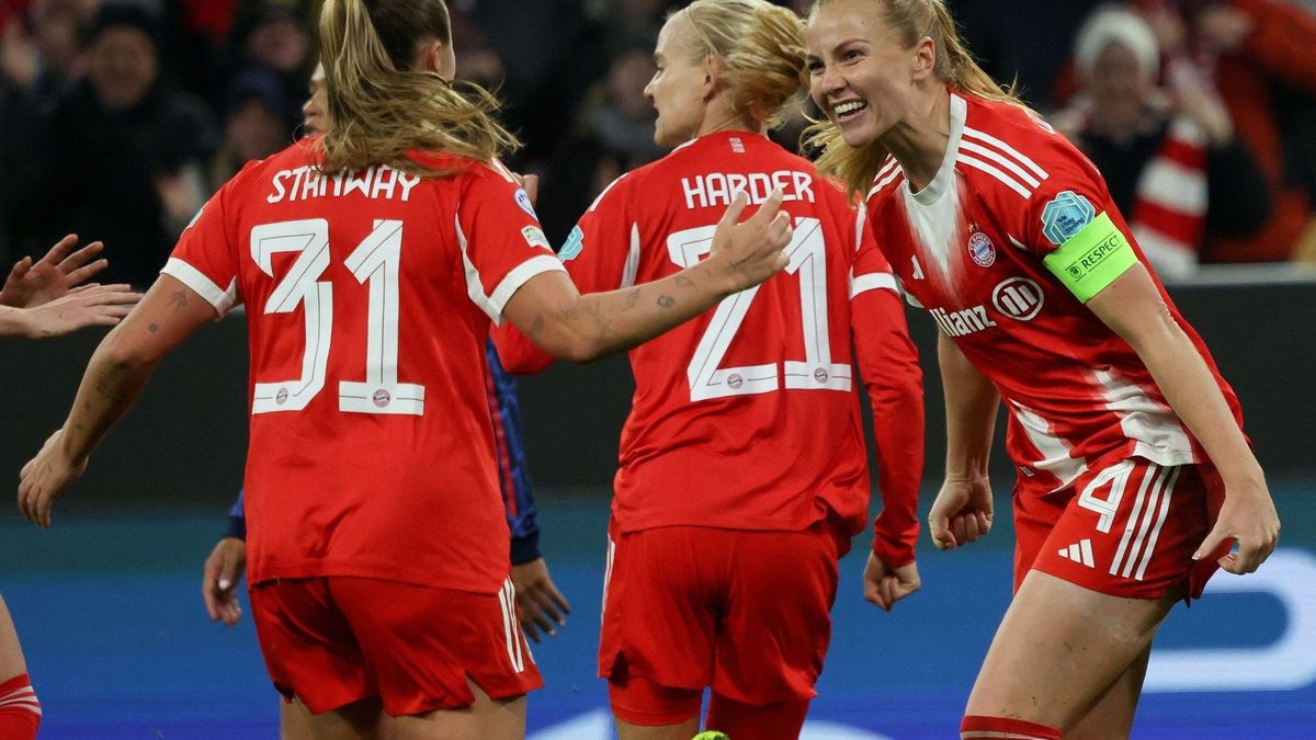 Die Bayern-Frauen bejubeln das Siegtor