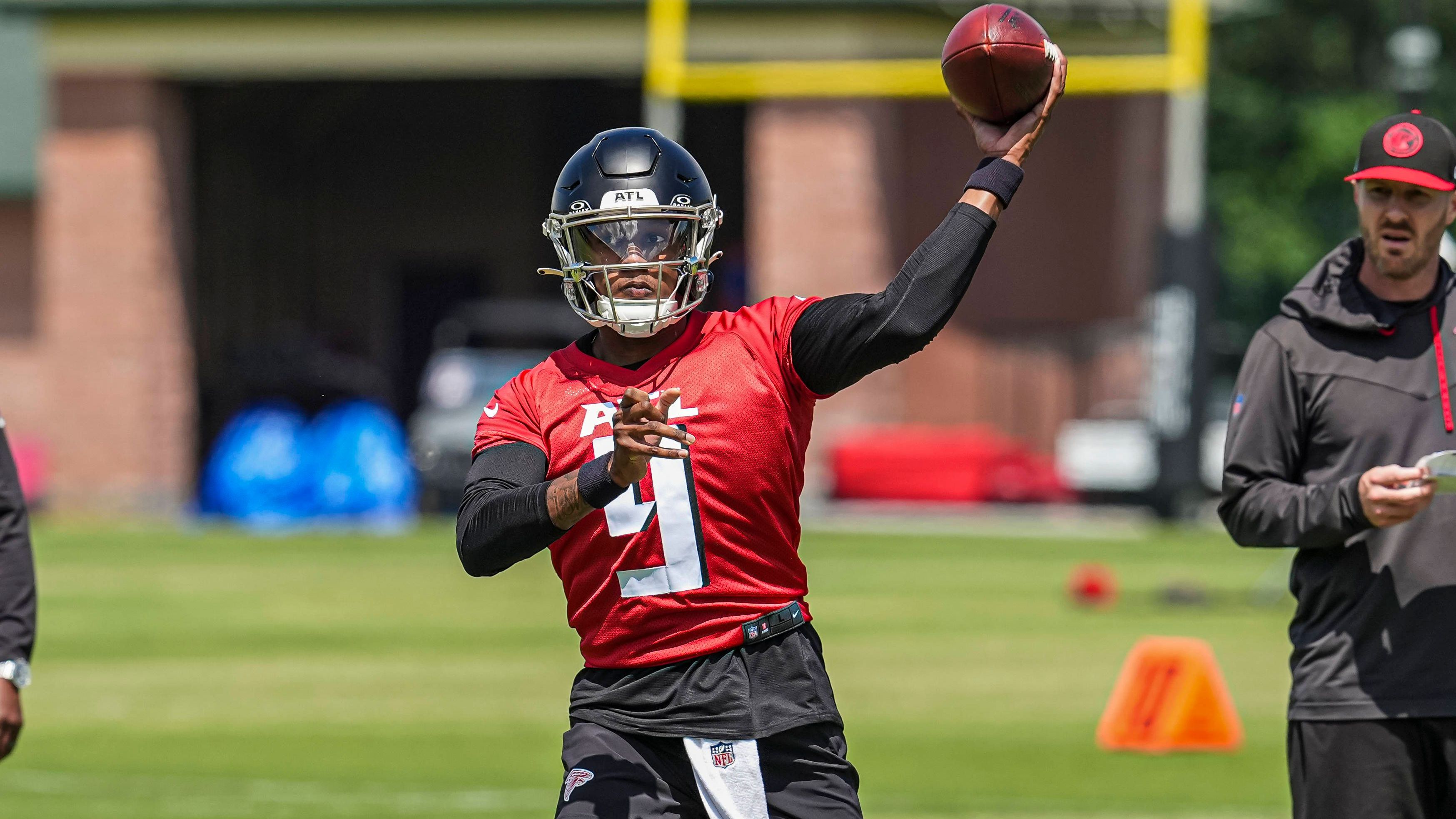 <strong>Jahr: 2024</strong><br>Team: Atlanta Falcons <br>Quarterback: Michael Penix Jr.<br>Position: 8