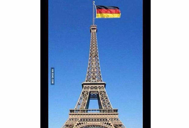 
                <strong>Nach Frankreich-Sieg: So reagiert das Netz</strong><br>
                ... genauso wie der Eifelturm in Paris. 
              