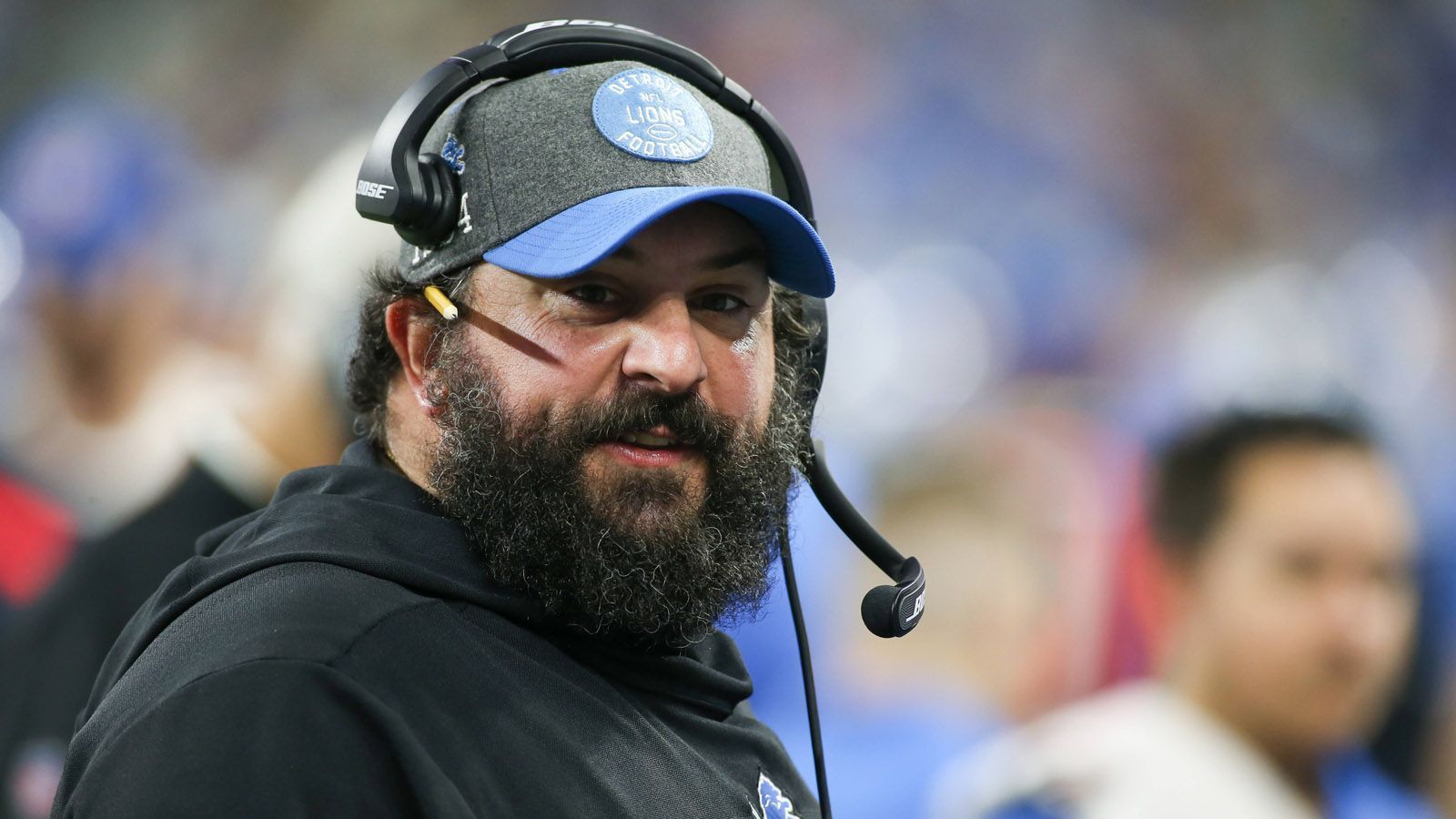 
                <strong>Matt Patricia und die Lions - abgehängt von der NFC North</strong><br>
                Insgesamt fehlt es der Franchise also an Gamechangern in der Defense und Durchschlagskraft in der Offense. Schlechte Vorzeichen, um gegen die Konkurrenz zu bestehen. Gegen Patricias zehn Siege, stehen 18 der Vikings, 22 der Packers und 23 der Chicago Bears. So werden die Fans der Lions noch lange auf den nächsten Playoff-Run warten müssen. Die nackten Zahlen sprechen gegen den Head Coach. Bleibt die Frage, wie lange das Front-Office um General Manager Bob Quinn geduldig bleibt. 
              