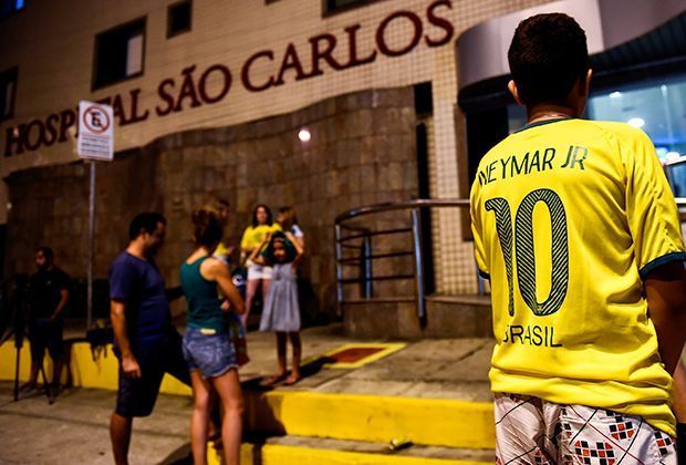 
                <strong>Wer soll Neymar ersetzen?</strong><br>
                Während die Fans geschockt sind, stellen sich Trainer und Spieler die Frage: Wer kann Neymar im Halbfinale gegen Deutschland wohl ersetzen?
              