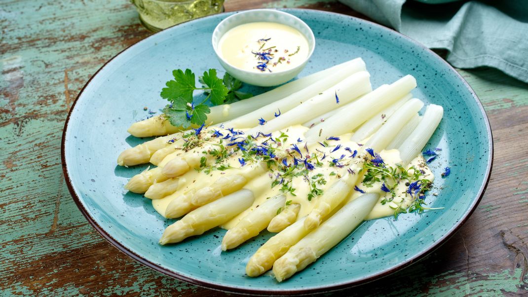 Der Klassiker zum Spargel in "vegan": Sauce Hollandaise.