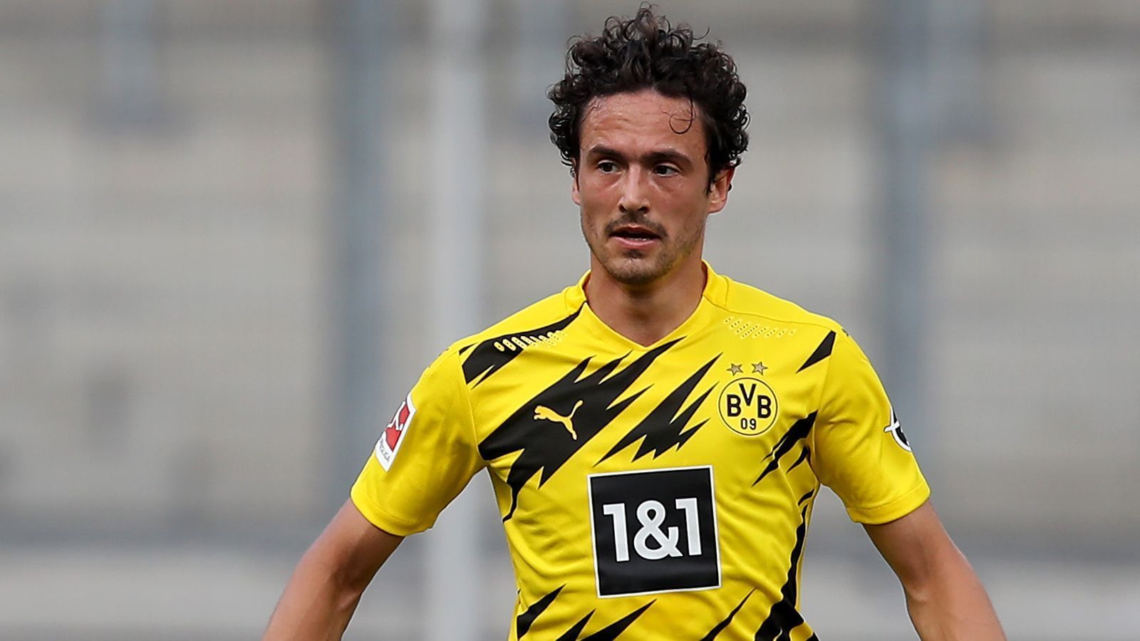 
                <strong>Thomas Delaney (ab 20.)</strong><br>
                Kommt früh für den verletzten Piszczek in die Partie und rückt in die Innenverteidigung ein, erstmals seit 2014. Agiert mit großer Souveränität und Abgezocktheit, womöglich eine echte Alternative in der Dreierkette. ran-Note: 2
              