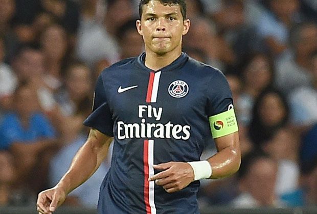 
                <strong>Rechter Innenverteidiger: Thiago Silva</strong><br>
                Kollege in Paris, Kollege in der Nationalmannschaft - das schweißt zusammen! Doch auch sportlich scheint Luiz von Silva viel zu halten und nominiert ihn für die Innenverteidigung.
              