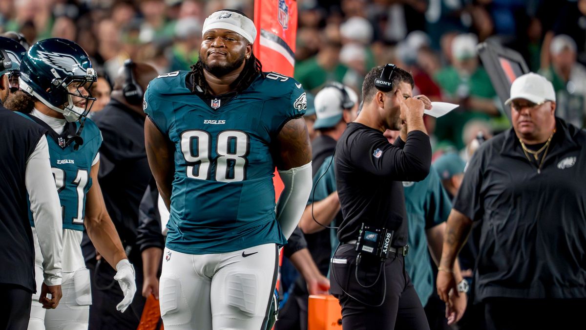 September 4, 2025, Philadelphia, Pa, USA: Philadelphia Eagles defensive tackle Jalen Carter (98) reacts after being ejected during the NFL, American Football Herren, USA football matchup between th...