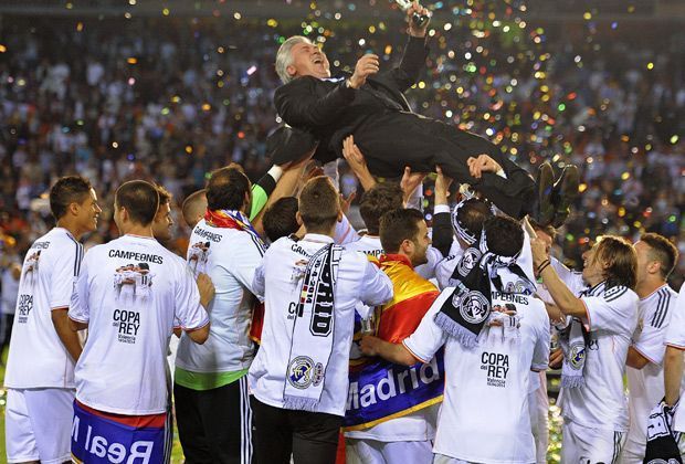 
                <strong>Copa-del-Rey-Finale 2013/2014</strong><br>
                So sehen Sieger aus: Die Madridista lassen sich nach einer souveränen Vorstellung gegen den ewigen Rivalen aus Barcelona zurecht feiern.
              