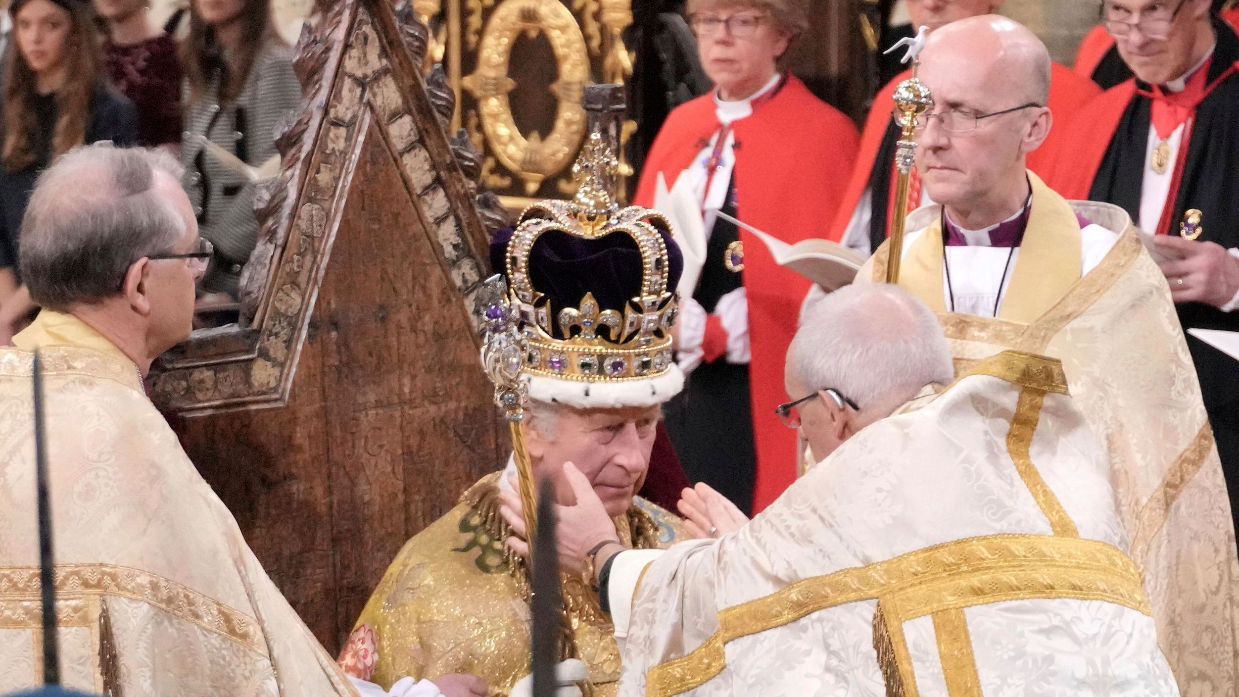 König Charles III. wird gekrönt.