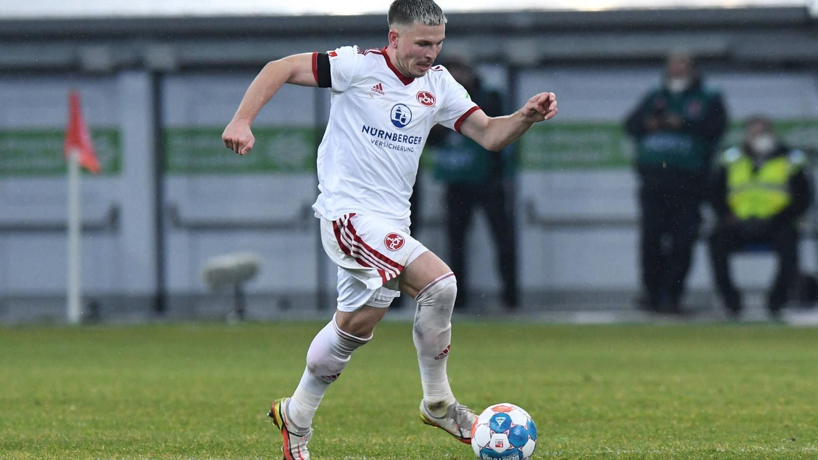 
                <strong>SC Freiburg</strong><br>
                Drei verliehene Spieler: Lino Tempelmann (Foto/ 1. FC Nürnberg), Luca Itter (SpVgg Greuther Fürth) und Niclas Thiede (SC Verl)Kein ausgeliehener Spieler
              