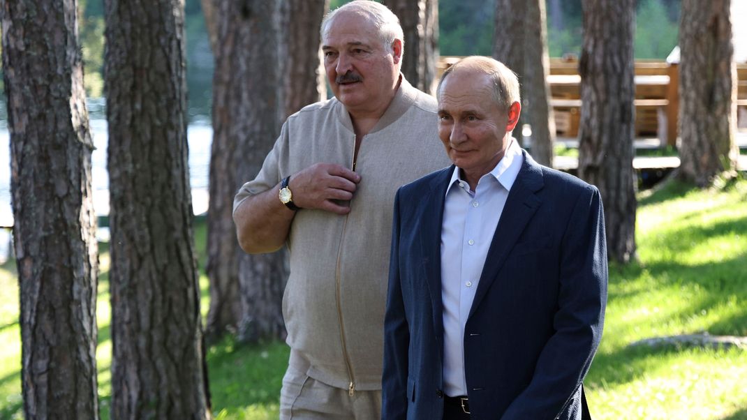 Der russische Präsident Wladimir Putin (rechts) und der Präsident von Belarus, Alexander Lukaschenko.