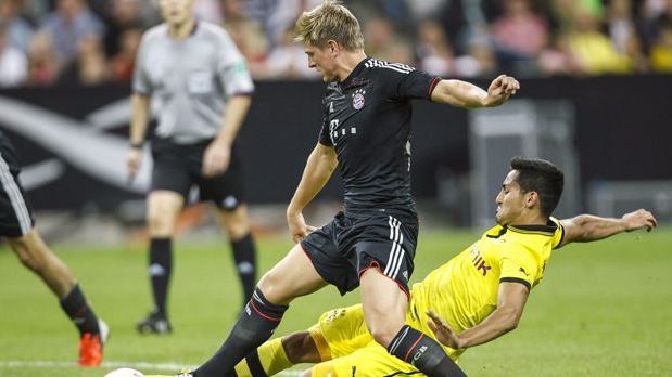 <strong>Supercup 2012 gegen Borussia Dortmund</strong><br>Im August 2012 revanchierten sich die Münchner im Supercup am BVB. Kroos und die Bayern rangen die Dortmunder mit 2:1 nieder, der Mittelfeldmann stand dabei 90 Minuten auf dem Platz. Für ihn bedeutete der Supercup 2012 - abgesehen von den Deutschen Meisterschaften - den ersten Titel in einem "richtigen" Endspiel überhaupt.