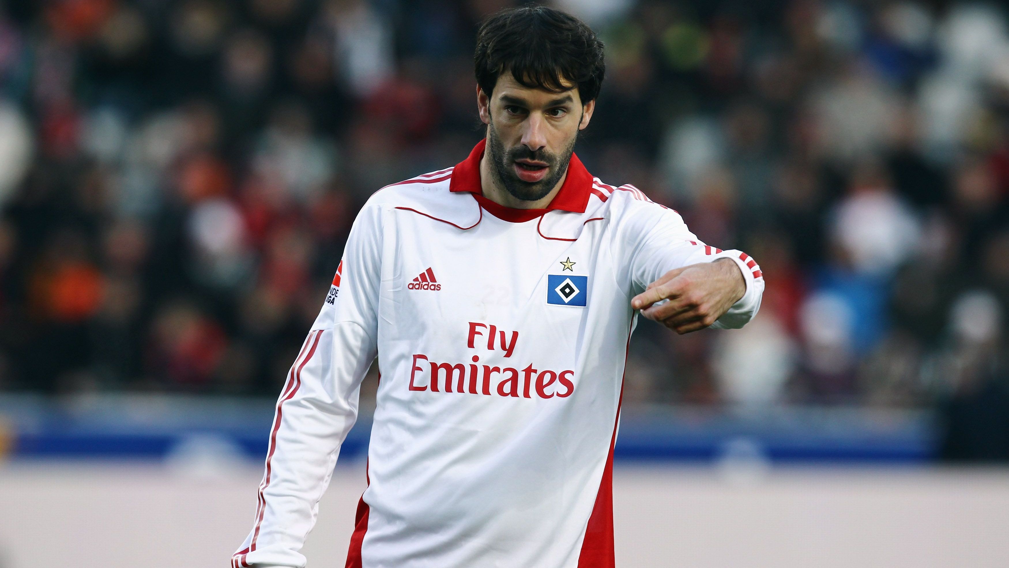 <strong>Ruud van Nistelrooy (Hamburger SV)</strong><br>... nur eineinhalb Jahre später war das Gastspiel des heute 47-Jährigen in der Hansestadt schon wieder vorbei. Zu Buche standen am Ende 17 Treffer in 44 Einsätzen. Den Glanz alter Tage konnte van Nistelrooy aber nie wirklich auf den Platz bringen.