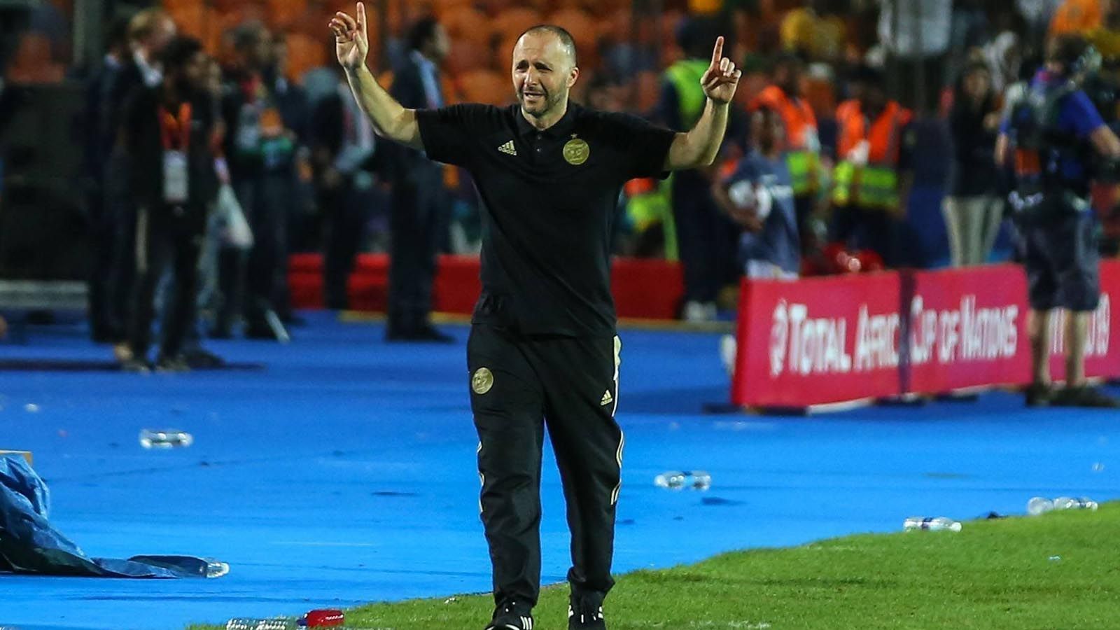 
                <strong>Djamel Belmadi (Algerien)</strong><br>
                Der Trainer führt die algerische Nationalmannschaft zum zweiten Afrika-Cup-Triumph in der Geschichte des Landes. Auf dem Weg zum Titel kassiert das Team nur zwei Gegentore.
              