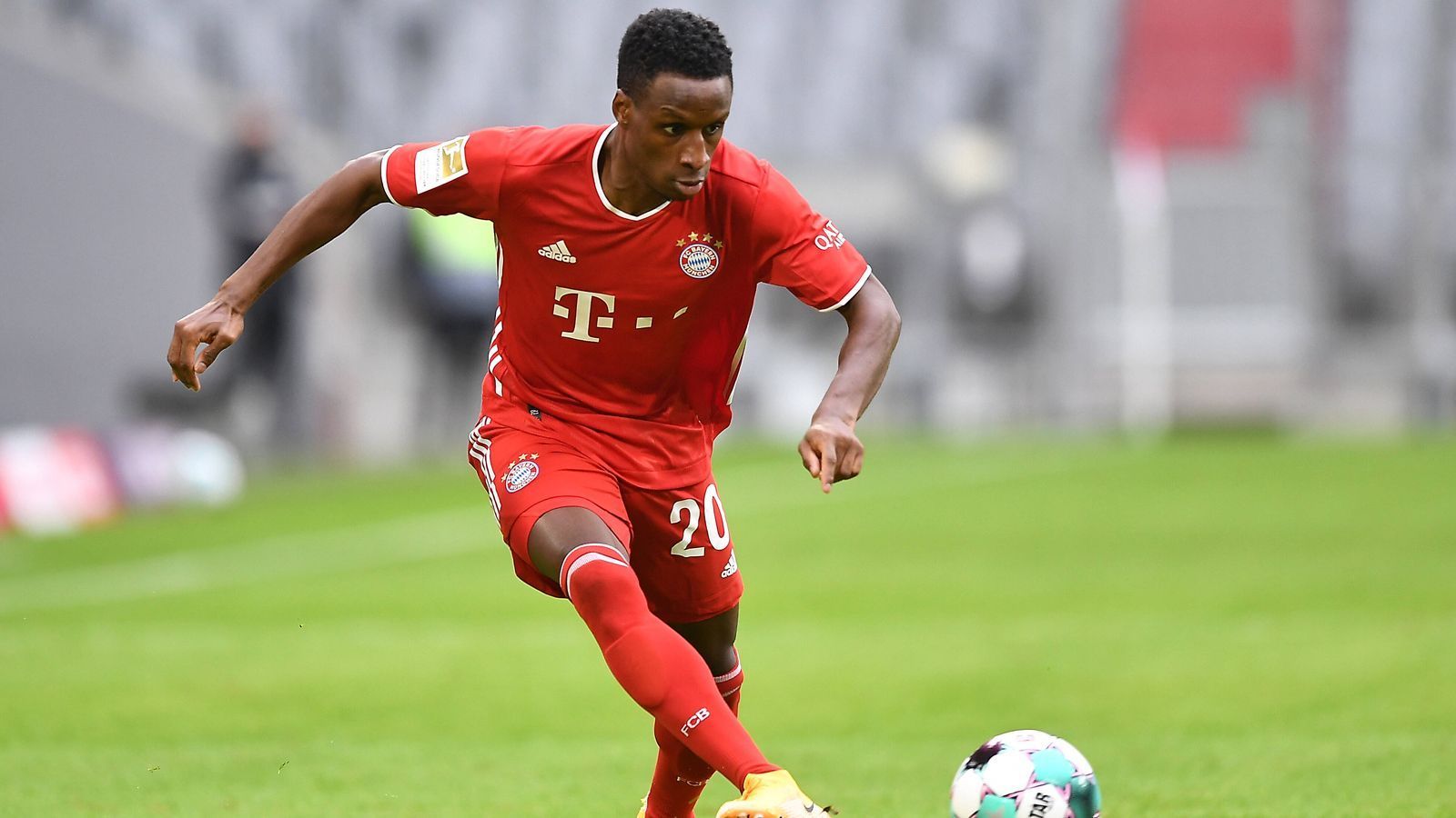 
                <strong>Bouna Sarr (FC Bayern München) </strong><br>
                Darf hinten rechts ran, kann nicht verhindern, dass über seine Seite das 0:1 fällt. Nach einer Stunde legt er mit einer schwachen Kopfballabwehr Reyna eine Chance auf, bekommt danach einen kurzen "Anpfiff" von Neuer. Auch vor Haalands 3:2-Anschlusstreffer mit Ballverlust. Fällt in der guten Bayern-Mannschaft ab. ran-Note: 5
              