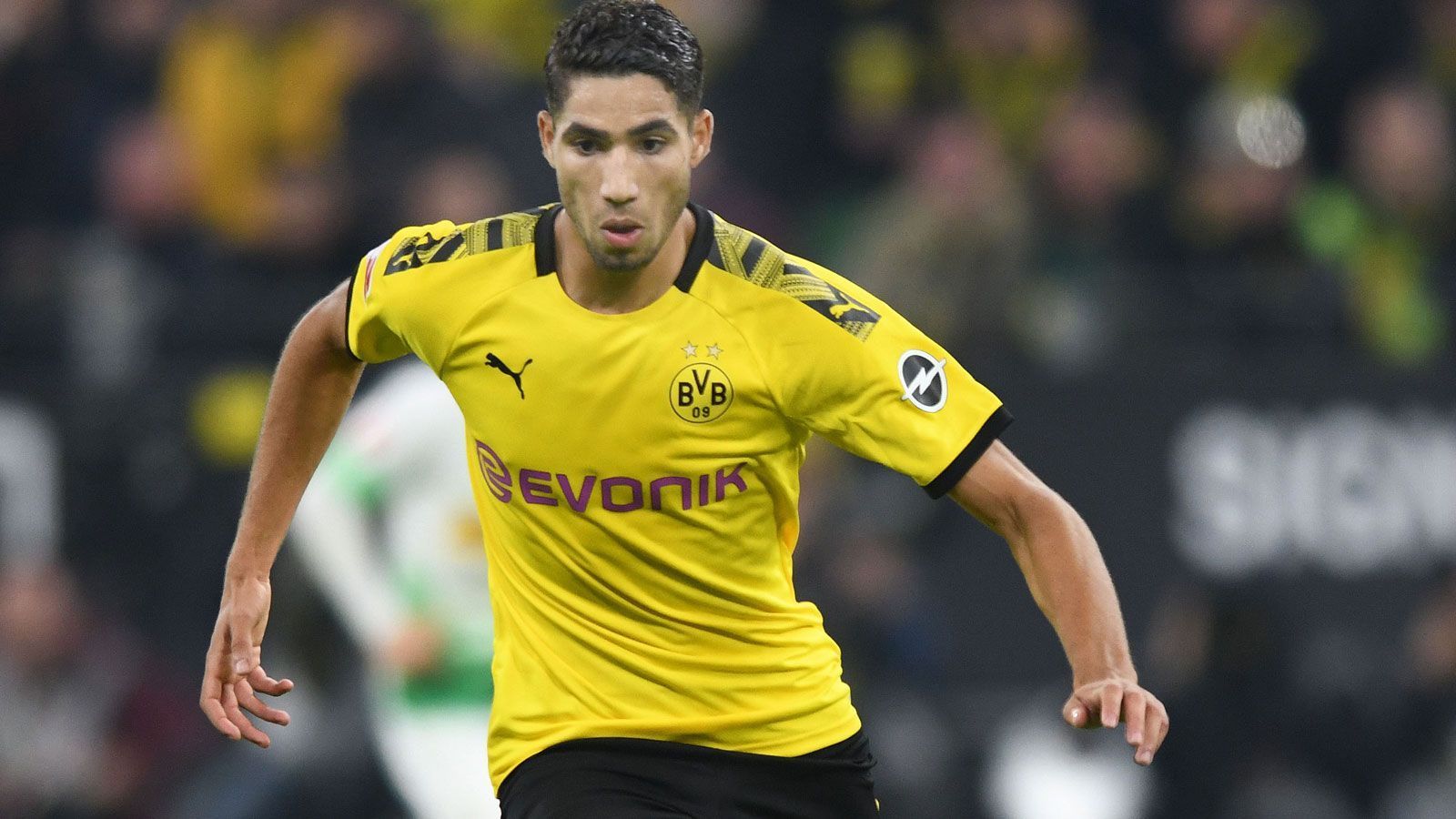 
                <strong>Achraf Hakimi (Borussia Dortmund)</strong><br>
                Der Marokkaner ist die erste Wechseloption und kommt nach gut einer Stunde für den blassen Bruun Larsen. Es dauert einige Minuten, bis sich dieser Wechsel auszahlt. Mit seinen Sprints beschäftigt Hakimi die "Fohlen"-Abwehr. ran-Note: 3
              