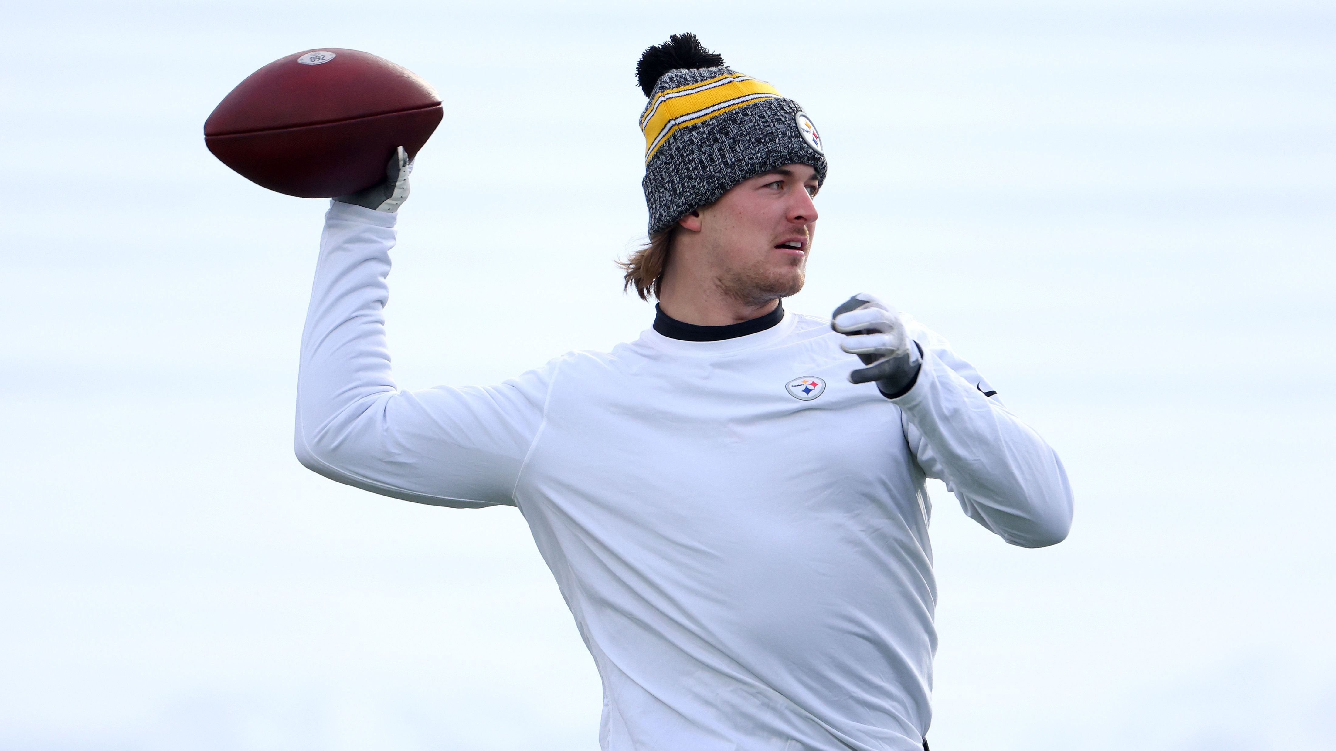 <strong>Kenny Pickett (Las Vegas Raiders)<br>Alter:</strong> 27<br><strong>Draftpick:</strong>&nbsp;20 im Jahr 2022<br><strong>Jahresgehalt 2025:</strong>&nbsp;2,62 Millionen Dollar<br><strong>Beste Saison:</strong> 2022 bei den Pittsburgh Steelers mit 2.404 Passing Yards, 237 Rushing Yards, 10 Touchdowns (davon 3 Rushing Touchdowns) und 9 Interceptions in 13 Spielen
