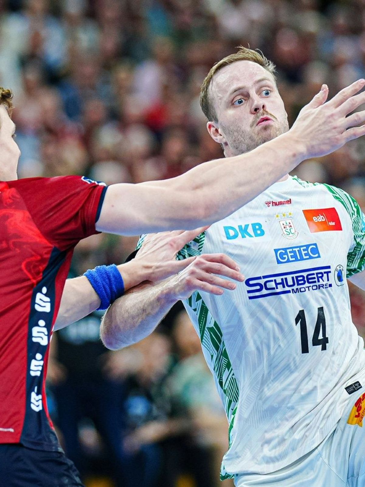 Packendes Spitzenspiel in Flensburg