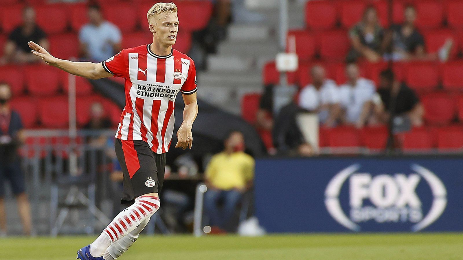 
                <strong>Abwehr - Timo Baumgartl (PSV Eindhoven)</strong><br>
                Einer der Verlierer des Trainerwechsels in Eindhoven ist der frühere Stuttgarter Timo Baumgartl. Der 24-Jährige, der 2019 zur PSV wechselte und in der Vorsaison zumindest noch 13 Liga-Einsätze hatte, spielte in der bisherigen Saison noch keine einzige Pflichtspiel-Minute für den niederländischen Topklub. Zuletzt hieß es dann kurz vor dem Deadline Day, dass sich der Innenverteidiger aufgrund der Perspektivlosigkeit für einen Wechsel entschieden habe, zu einem Abgang kam es aber letztlich nicht. Premier-League-Aufsteiger Fulham galt als angeblicher Interessent für den früheren U21-Nationalspieler. So aber muss Baumgartl nun zumindest bis Anfang 2021 weiter daran arbeiten, in Eindhoven zu Einsätzen zu kommen. Erst dann öffnet das Transferfenster wieder und der derzeitige Reservist könnte seiner unbefriedigenden Rolle in Eindhoven entfliehen. 
              