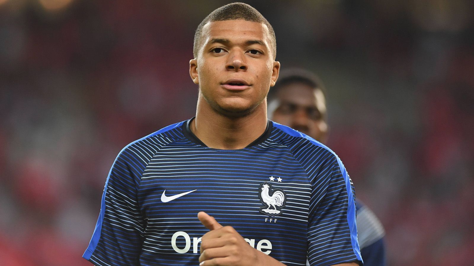 
                <strong>Kylian Mbappe (20)</strong><br>
                Das französische Ausnahmetalent ist erst 20 Jahre alt, aber aus der Equipe Tricolore nicht mehr wegzudenken. Für die U21 lief der Superstar deshalb auch nie auf. Als er in Monaco sein Ausnahmekönnen zeigte, wurde er direkt für die A-Mannschaft nominiert, mit der er 2018 in Russland die Weltmeisterschaft gewinnen konnte.
              