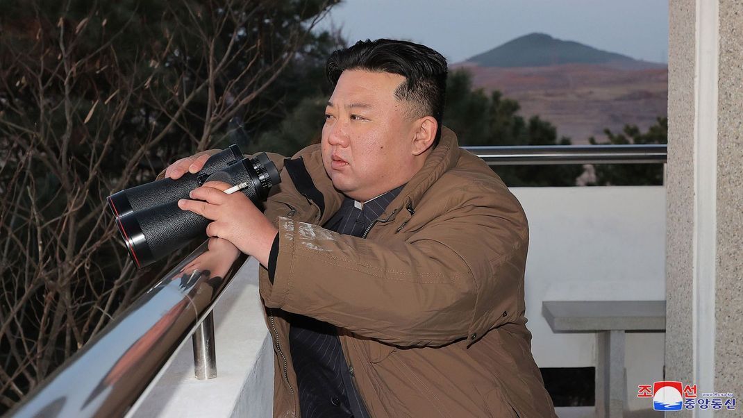 Norkoreas Machthaber Kim Jong Un. Die Aufnahme stammt von nordkoreanischen Medien und soll Kim im vergangenen März zeigen.