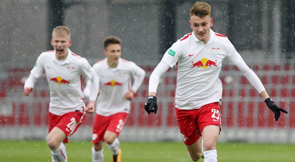 
                <strong>Platz 7: RB Leipzig - 4 Punkte</strong><br>
                Mit den Bremern teilt sich RB Leipzig den siebten Platz. Die Sachsen sind seit einigen Jahren für ihre hervorragende Jugendarbeit bekannt. Ein Meistertitel im Nachwuchsbereich sprang dabei aber noch nicht heraus. 2014 schaffte es die B-Jugend immerhin ins Finale. Ein Jahr später gewannen sogar die U19 und U17 jeweils die Staffel Nord/Nordost, schieden aber beide im Halbfinale um die Deutsche Meisterschaft aus. Mit Leipzig dürfte in den kommenden Jahren trotzdem zu rechnen sein.U19: Halbfinale 2015 (1 Punkt) + U17: Finale 2014, Halbfinale 2015 (3 Punkte) = 4 Gesamtpunkte
              