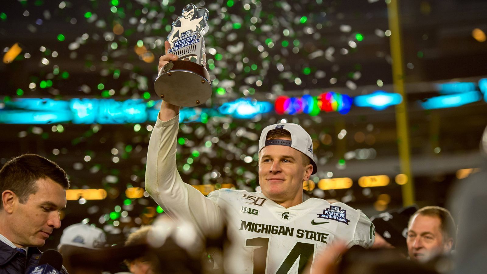 
                <strong>Brian Lewerke (Michigan State)</strong><br>
                Daneben stellte er auch eine gewisse Mobilität unter Beweis, sammelte in den drei Jahren 1106 Rushing Yards, zehn Mal lief er selbst in die Endzone. In den beiden letzten Jahren schloss er die Saison mit den Spartans jeweils mit einer 7:6-Bilanz ab. 
              