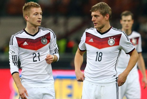 
                <strong>Deutschland (dreimal Europameister)</strong><br>
                Nach der WM 2014 ist vor der EM 2016: Auf dem Weg nach Frankreich warten auf die DFB-Auswahl um Marco Reus (l.) und Toni Kroos keine hohen Hürden. Für das Turnier vom 10. Juni bis 10. Juli 2016 qualifizieren sich 24 der 54 Teilnehmer, also zwei oder drei Teams pro Quali-Gruppe.
              