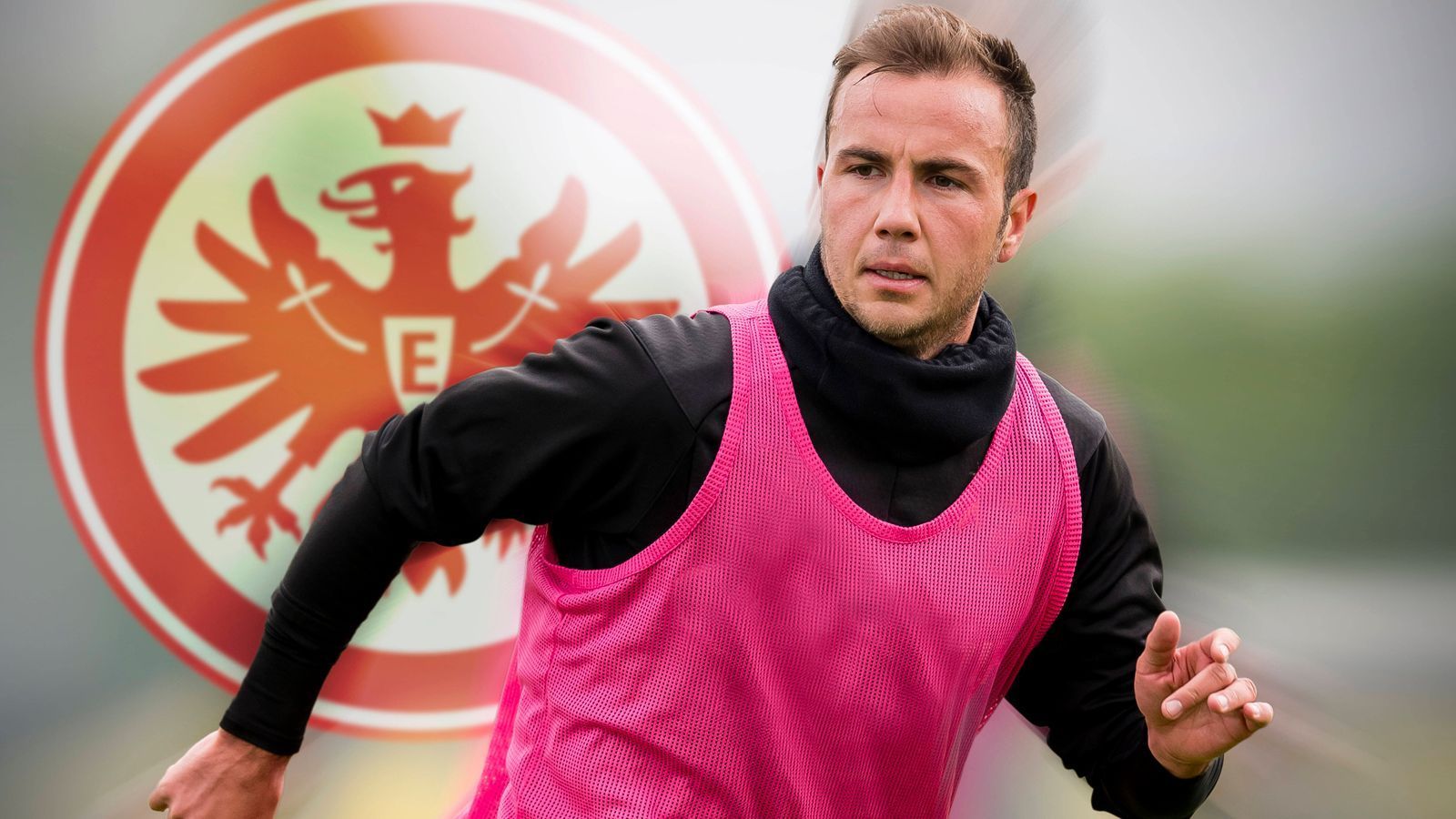 
                <strong>Mario Götze (Eintracht Frankfurt)</strong><br>
                Jetzt ist es offiziell! Eintracht Frankfurt gelingt mit der Verpflichtung von Mario Götze ein Transfercoup. Das gab der amtierende Europa-League-Sieger jetzt offiziell bekannt. Götze unterschreibt bei den Hessen einen Vertrag bis 2025, laut "Bild" überweist die Eintracht für Götze auch nicht die bislang kolportierten vier Millionen Euro Ablöse nach Eindhoven, sondern dem Bericht zufolge sind es nun doch "nur" drei Millionen Euro Ablöse an die PSV Eindhoven. Dass sich ein Spieler wie Mario Götze bei zahlreichen Angeboten voller Überzeugung für Eintracht Frankfurt entschieden hat, spricht zunächst für das herausragende Image, das sich der Klub in den vergangenen Jahren erarbeitet hat. Über die fußballerischen Qualitäten muss ich nicht viele Worte verlieren. Ein Spielertyp wie er hat uns bisher gefehlt", sagte Eintracht-Boss Markus Krösche in einer offiziellen Stellungnahme.
              