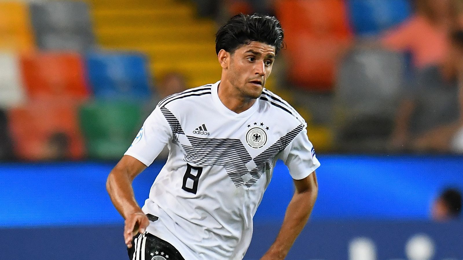 
                <strong>Mahmoud Dahoud (Deutschland)</strong><br>
                Position: Zentrales MittelfeldTore/Assists: 1/2
              